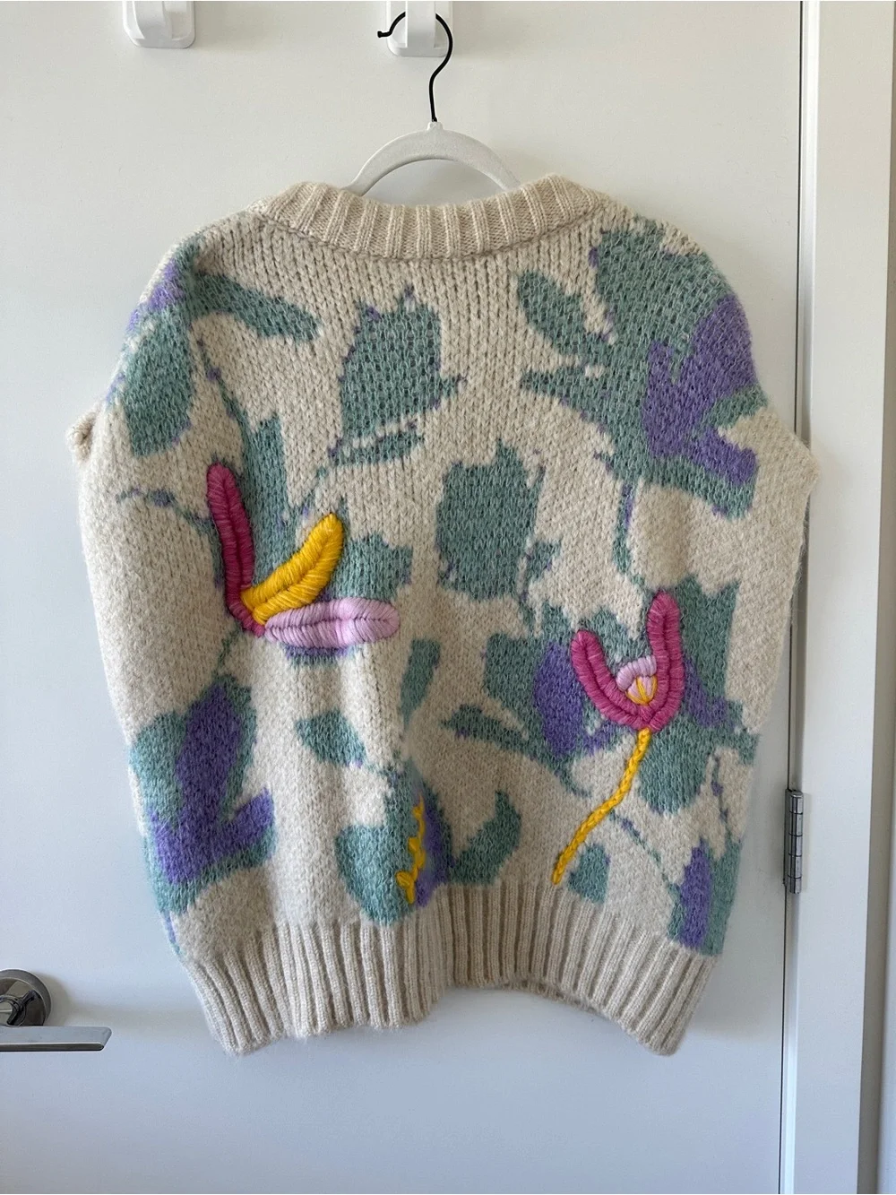 Zara Cream V-Neck Embroidered Floral Knit Sweater - Picture 2 of 4